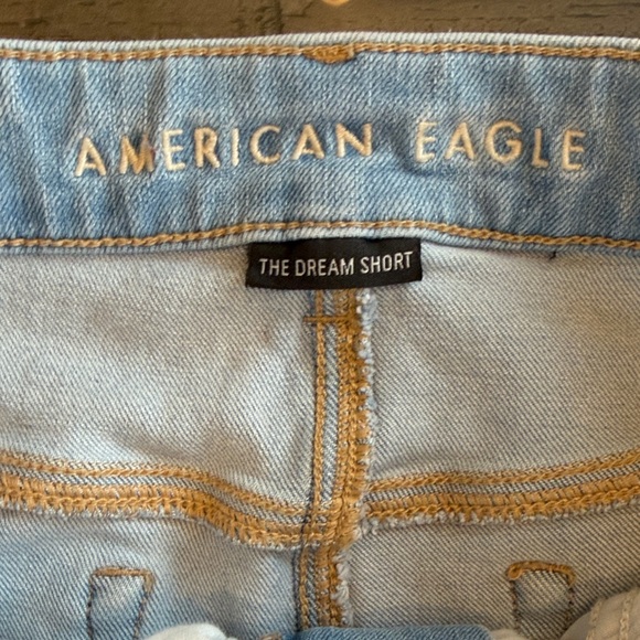 American Eagle The Dream Short Light Wash Distressed Denim Shorts. Jeans Size 12 - Picture 2 of 5